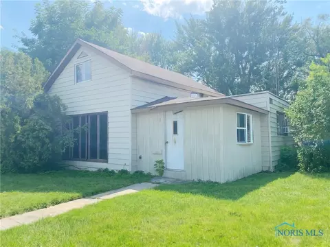 702 S Main St, Bryan, OH 43506 photo 2