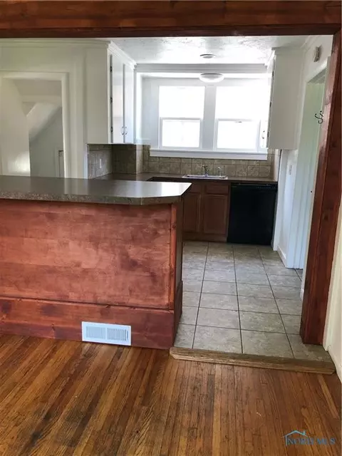 1716 Perth St, Toledo, OH 43607 photo 2