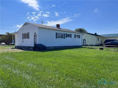 1002 S Conwell Ave, Willard, OH 44890 photo 2