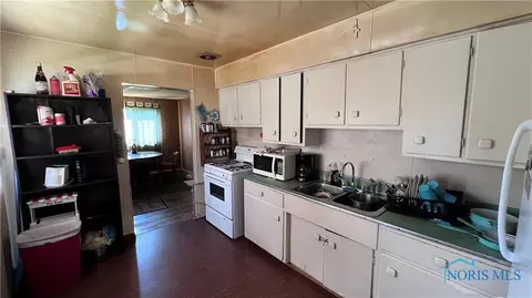 1002 S Conwell Ave, Willard, OH 44890 photo 6