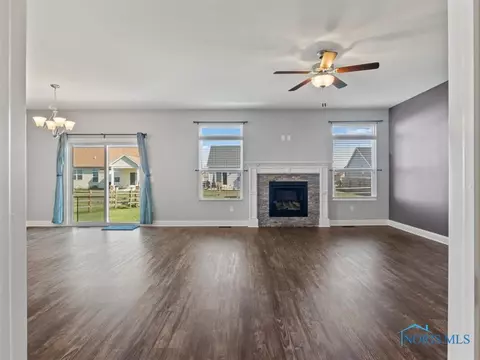 6572 Wesley Dr, Walbridge, OH 43465 photo 8