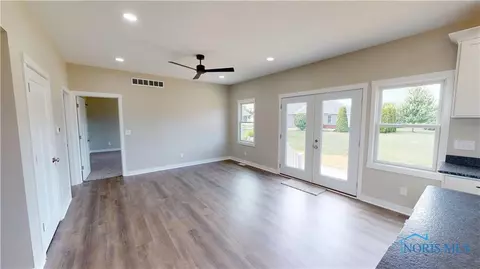 126 Andrea Dr, Clyde, OH 43410 photo 5