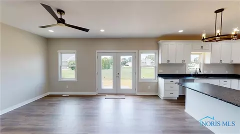 126 Andrea Dr, Clyde, OH 43410 photo 6