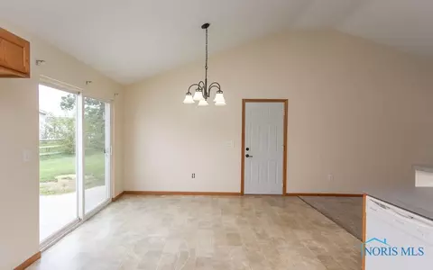 2053 Redbud Ln, Delta, OH 43515 photo 11