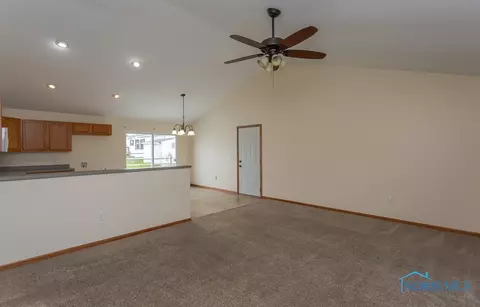 2053 Redbud Ln, Delta, OH 43515 photo 4
