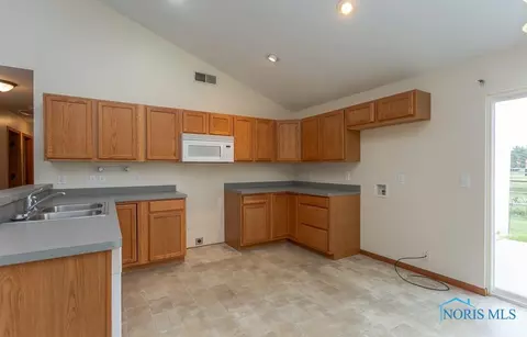 2053 Redbud Ln, Delta, OH 43515 photo 10