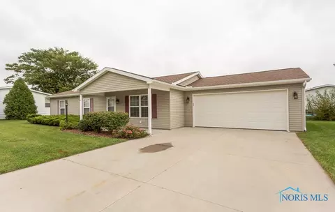 2053 Redbud Ln, Delta, OH 43515 photo 2