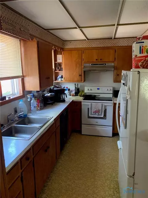 704 N Cedar St, West Unity, OH 43570 photo 4