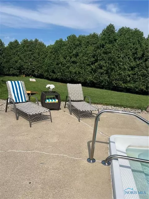 2238 Willowtree Ln, Maumee, OH 43537 photo 4