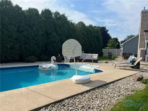 2238 Willowtree Ln, Maumee, OH 43537 photo 3