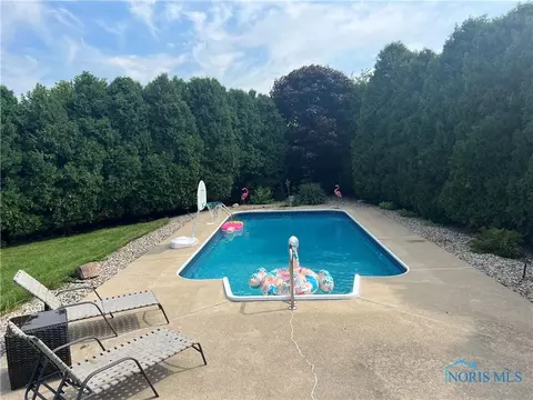 2238 Willowtree Ln, Maumee, OH 43537 photo 2