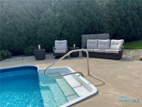 2238 Willowtree Ln, Maumee, OH 43537 photo 6