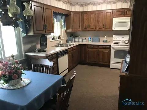 3416 Fleitz Rd, Oregon, OH 43616 photo 5