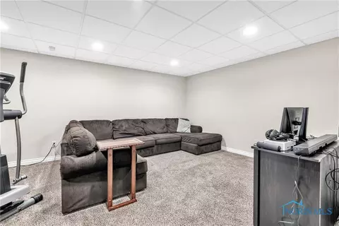 8825 White Eagle E, Sylvania, OH 43560 photo 3