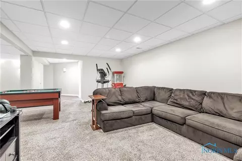 8825 White Eagle E, Sylvania, OH 43560 photo 4