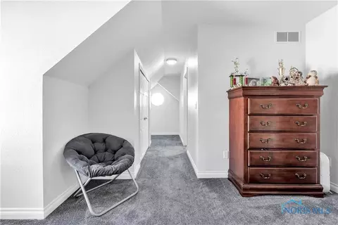 8825 White Eagle E, Sylvania, OH 43560 photo 1