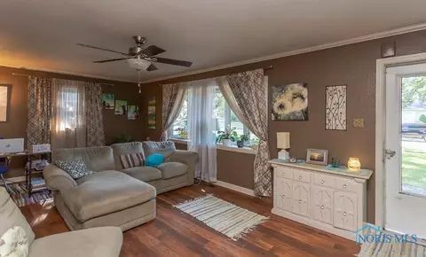 4426 Thackeray Rd, Maumee, OH 43537 photo 4