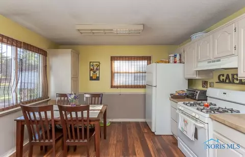4426 Thackeray Rd, Maumee, OH 43537 photo 9