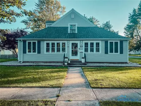 239 W Maple St, Deshler, OH 43516 photo 1