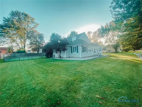 239 W Maple St, Deshler, OH 43516 photo 4