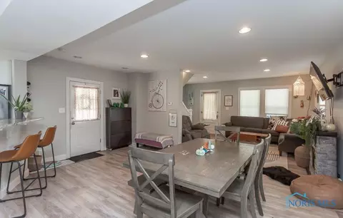 223 E Dudley St, Maumee, OH 43537 photo 8