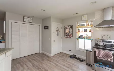 223 E Dudley St, Maumee, OH 43537 photo 14