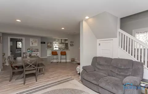223 E Dudley St, Maumee, OH 43537 photo 6