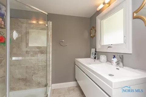 223 E Dudley St, Maumee, OH 43537 photo 19