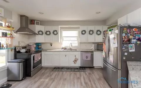 223 E Dudley St, Maumee, OH 43537 photo 10