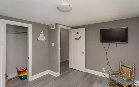 223 E Dudley St, Maumee, OH 43537 photo 18
