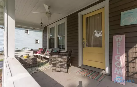 223 E Dudley St, Maumee, OH 43537 photo 2
