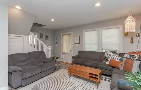 223 E Dudley St, Maumee, OH 43537 photo 5