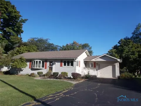 655 Pine St, Wauseon, OH 43567 photo 2