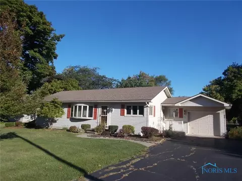 655 Pine St, Wauseon, OH 43567 photo 3