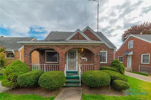320 Ormond Dr, Toledo, OH 43608 photo 1