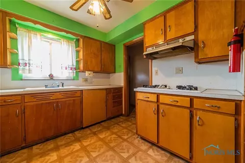 320 Ormond Dr, Toledo, OH 43608 photo 10