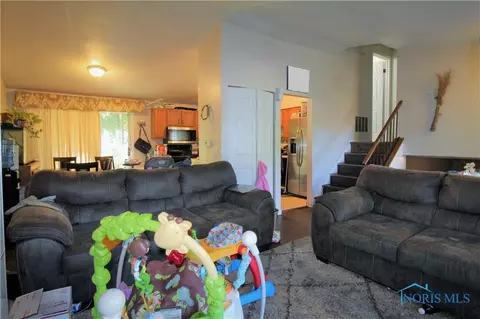 717 Nancy Dr, Toledo, OH 43607 photo 3
