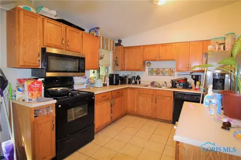 717 Nancy Dr, Toledo, OH 43607 photo 4
