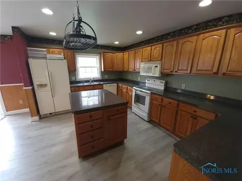 423 N Cherry St, Paulding, OH 45879 photo 4