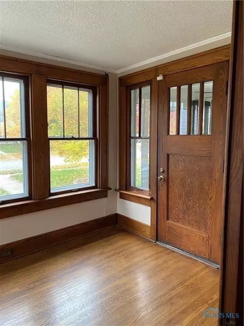 430 E Wayne St, Maumee, OH 43537 photo 4