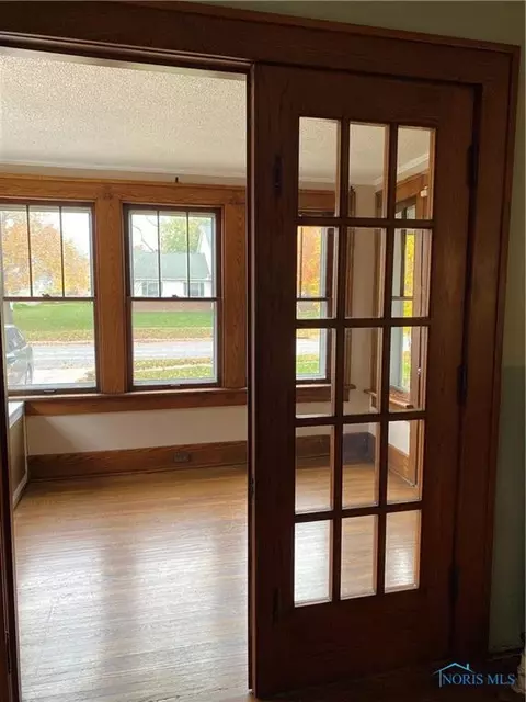 430 E Wayne St, Maumee, OH 43537 photo 6