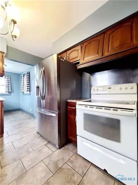 504 S Main St, Bryan, OH 43506 photo 9