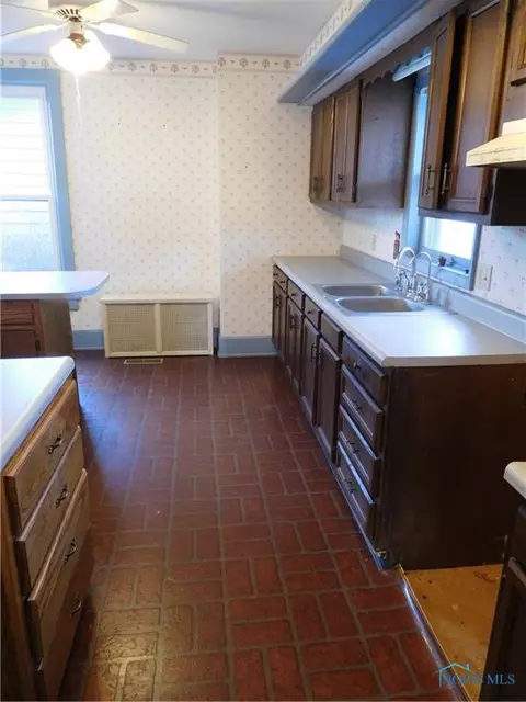 113 S 5th St, Upper Sandusky, OH 43351 photo 9