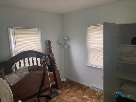 5855 Bryan Rd, Oregon, OH 43616 photo 7