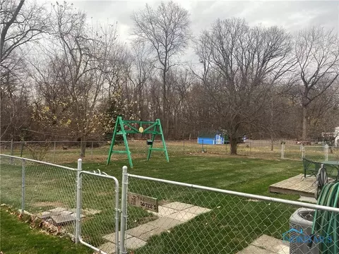 5855 Bryan Rd, Oregon, OH 43616 photo 9