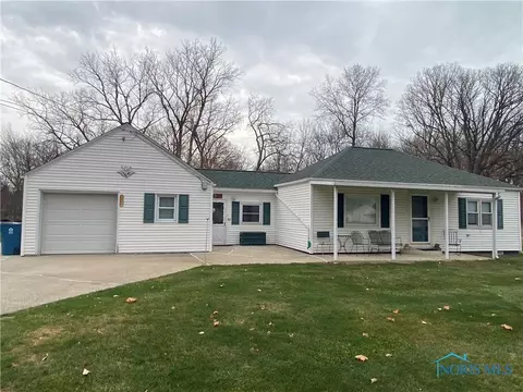 5855 Bryan Rd, Oregon, OH 43616 photo 1