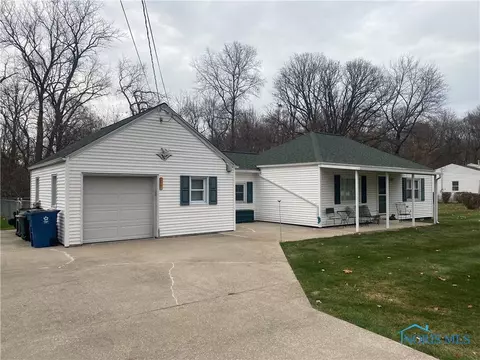 5855 Bryan Rd, Oregon, OH 43616 photo 2