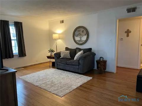 123 Elm Dr, Bryan, OH 43506 photo 4