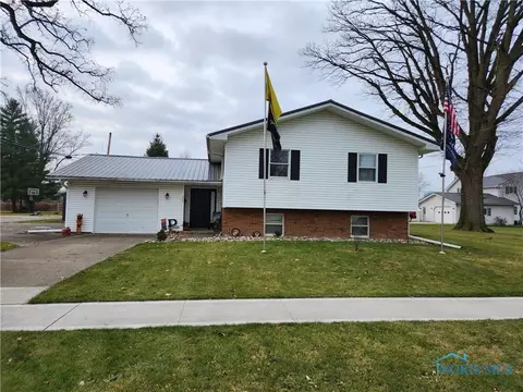 318 E Maple St, Deshler, OH 43516 photo 1