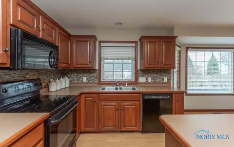 4300 Stable Path Dr, Maumee, OH 43537 photo 4
